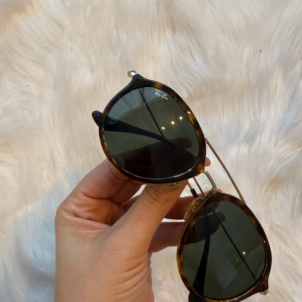Ray-Ban Brown Sunglasses Timeless Aviator Design